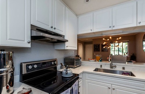 Sequoyah Condo | Modern, Peaceful Condo in Shadow Woods - Gated community with parking, gym, pool