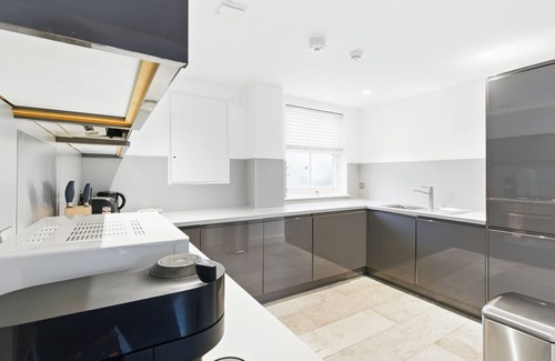 Farringdon Apartment | Modern Penthouse with Private Terrace in Clerkenwell