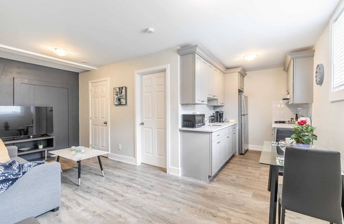 Central Hamilton Apartment | Modern Pet-friendly 1BR Condo—James Street North