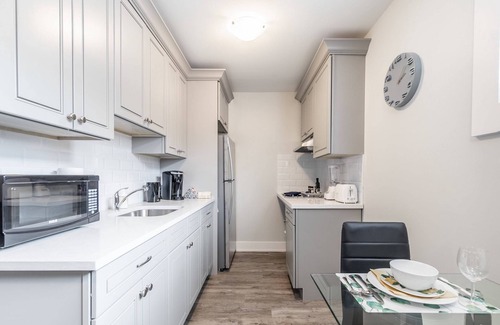 Central Hamilton Apartment | Modern Pet-friendly 1BR Condo—James Street North