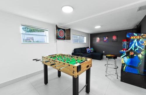 Miami Gardens Villa | Modern Pool Villa Near Beach & Stadium