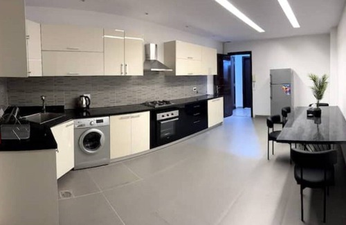 Chnaneir House | Modern Prestigious 24-hour Electricity 5 min from the Beach!