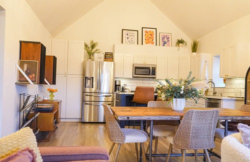 Albany House | Modern, Private 3-bedroom house with Sauna in North Albany