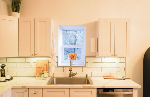 Albany House | Modern, Private 3-bedroom house with Sauna in North Albany