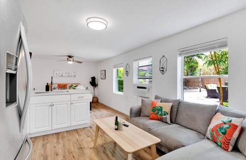 South Palm Park Neighborhood Association Condo | Modern, Quiet & Private Condo w/Fenced Yard