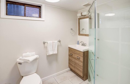 East Rochester House | Modern & Quiet Suburban Ranch Mins to Dtwn/Stores