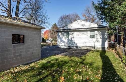 East Rochester House | Modern & Quiet Suburban Ranch Mins to Dtwn/Stores