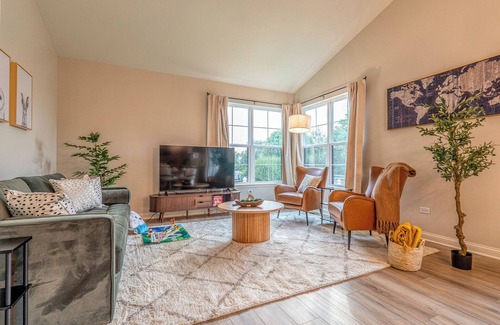 Morris House | Modern Ranch home, Pet Friendly, No Stairs. Near Rock Run Casino, Restaurants
