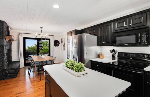 Blue Ridge Cabin | Modern Redefined, Panoramic Views, HotTub, Games