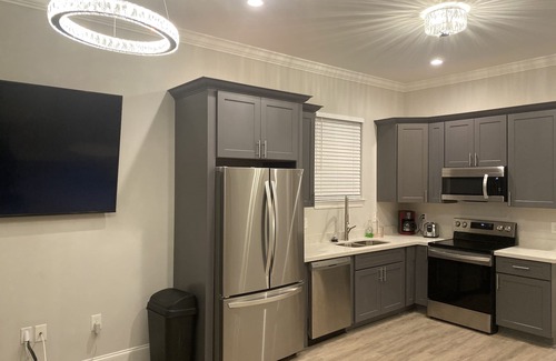 Bayou St. John House | Modern Retreat - Convenience So Sweet. Minutes to Mardi Gras, Festivals and Fun!