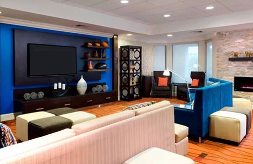Briarcliffe Acres Hotel | Modern Retreat Near Barefoot Landing | Outdoor Pool Access + Free Parking