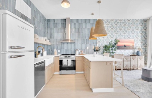 Wilmington Apartment | Modern, riverview + walkable condo with parking!