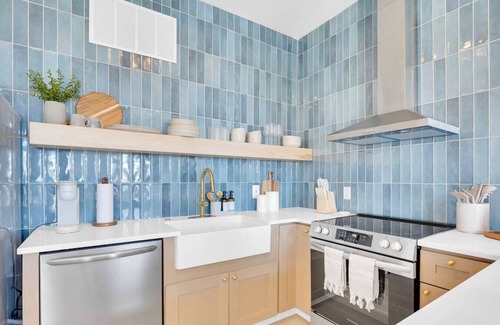 Wilmington Apartment | Modern, riverview + walkable condo with parking!