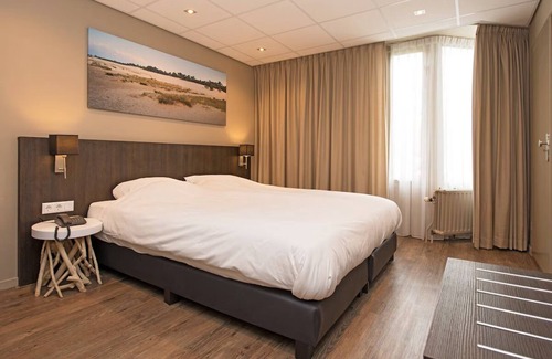 Vlijmen Hotel | Modern Room Near Golf Courses and Nature Trails in Vlijmen, Free Parking