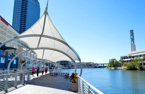 Hyde Park House | Modern Room With Kitchen, Short Ride To The Tampa Museum of Art!