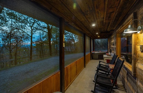 Bryson City Cabin | Modern rustic escape Manataka Cabin