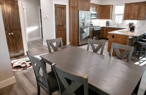 Nemo House | Modern Rustic Haven at Twin Canyons Longhorn Ranch