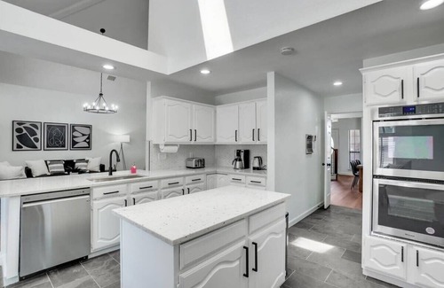 Allen House | Modern Rustic Oasis/Games/Cinema/UTD/Plano/Frisco