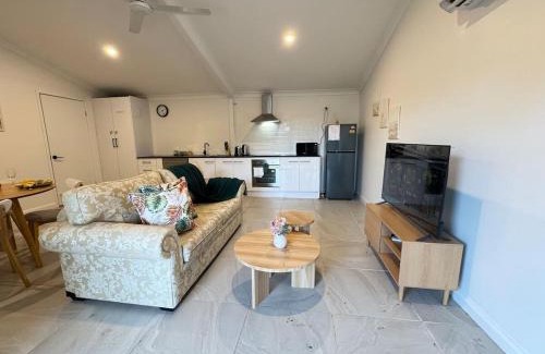 Belmont House | Modern Simplicity Granny Flat in Belmont