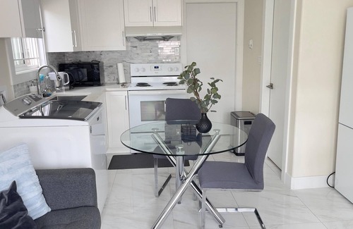 Knight Apartment | Modern & Spacious 1BR ~ minutes away from Main St.