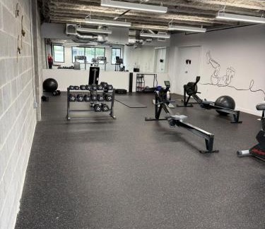 Dwight Apartment | Modern & Spacious 2BR Apartment with Gym & Parking