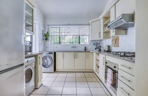 The Reeds House | Modern Spanish House-3br-pool-solar-samrand