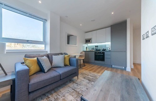 East Grinstead Apartment | Modern Studio Apartment in East Grinstead