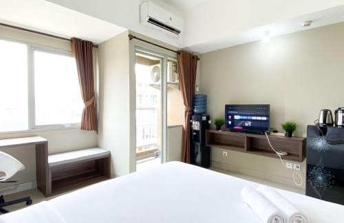 Duren Sawit Apartment | Modern Studio at Gateway Park LRT City Jatibening Apartment By Travelio