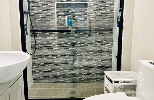 Belmont Apartment | Modern Studio near Universities Pharma & Hospitals