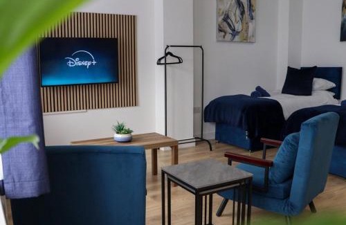 Rushden Apartment | Modern Studio With Free Parking
