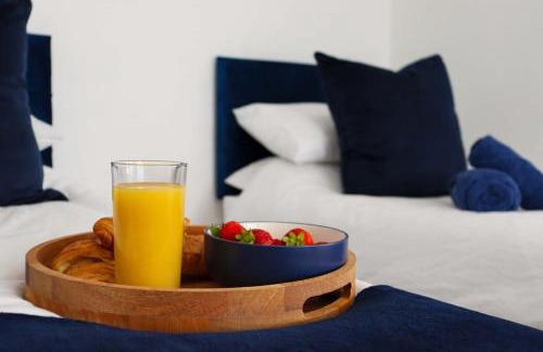 Rushden Apartment | Modern Studio With Free Parking