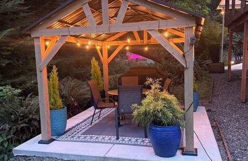 Poulsbo Apartment | Modern studio with hot tub and patio access
