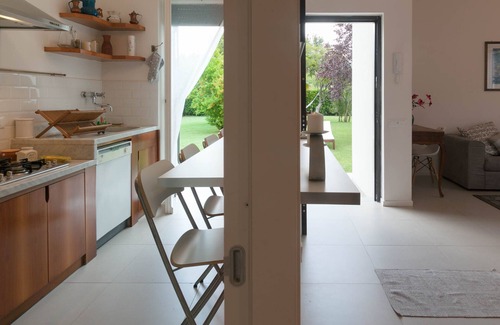 Marina di Carrara House | Modern style house with large enclosed garden.