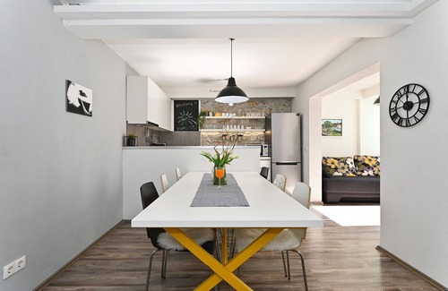 Kastel Kambelovac Apartment | Modern & stylish apartment Kambelovac 1 for up to 5 persons, 150m from the beach