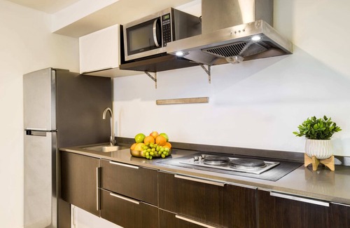 Centro Apartment | Modern & Stylish Apt: Gym+Rooftop with a Fire Pit+Lounge