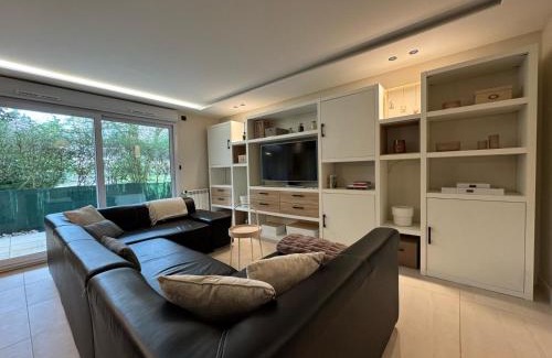 Les Serres - Vivier Apartment | Modern T3 renovated with new pool terrace and box