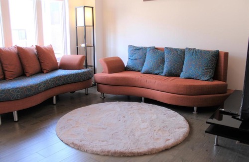 Barrie House | Modern Town House Barrie South