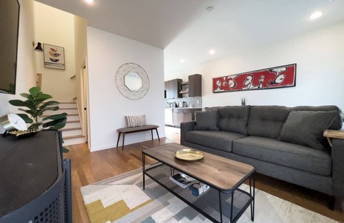 Chattanooga House | Modern Townhome by Riverwalk | Walkable & Stylish