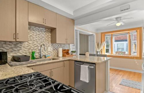 Dearborn House | Modern Townhouse Near Everything Shopping Center
