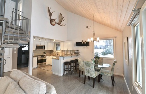Old Seward - Oceanview House | Modern & Unique South Anchorage Home