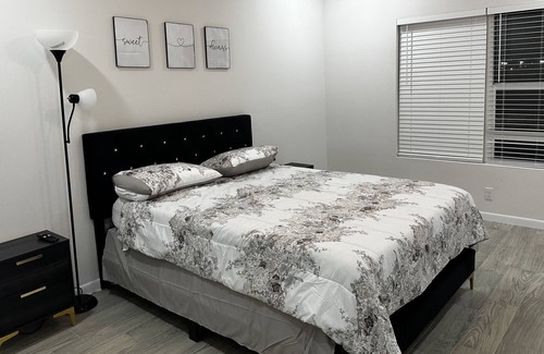 Mission House | Modern upscale townhome 5min drive from shopping,restaurants,movies,mall