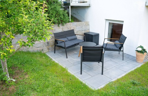Waldershof Apartment | Modern vacation apartment (60sqm) for 4 people with garden access