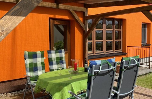 Fleeth Condo | Modern vacation apartment 250 m to the lake, south-facing terrace and barbecue, fully fenced.