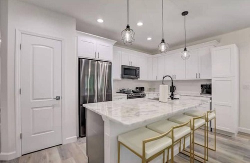 Rotonda Heights Apartment | Modern Vacation House