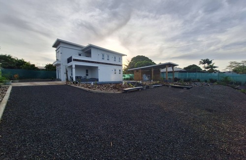 Apia Villa | Modern villa with an elevated landscape overlooking the Ocean.n7 min to Apia