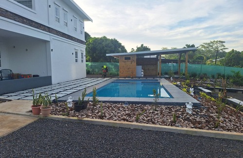 Apia Villa | Modern villa with an elevated landscape overlooking the Ocean.n7 min to Apia
