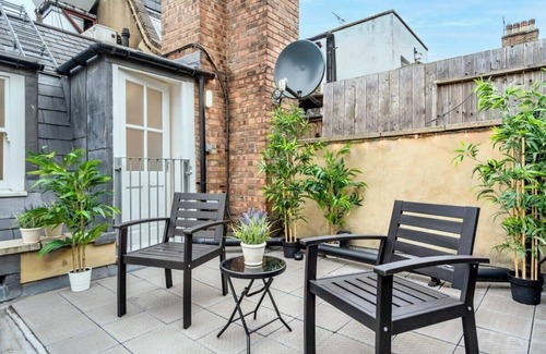 Soho Apartment | Modern, Warm Apartment with Terrace in Soho
