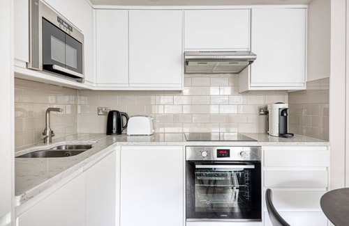 Waterloo Apartment | Modern Waterloo 2BR open plan with Balcony on Lower Marsh, by Blueground