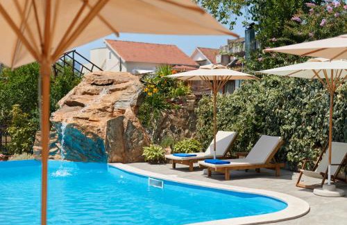 Donja Lastva Apartment | Moderna Luxury Apartments with HEATED pool