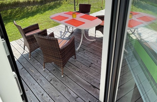 Regenstauf Apartment | Moderne Ferienwohnung Ruhige Lage mit Sonnenterrasse in Flussnähe im Regental
